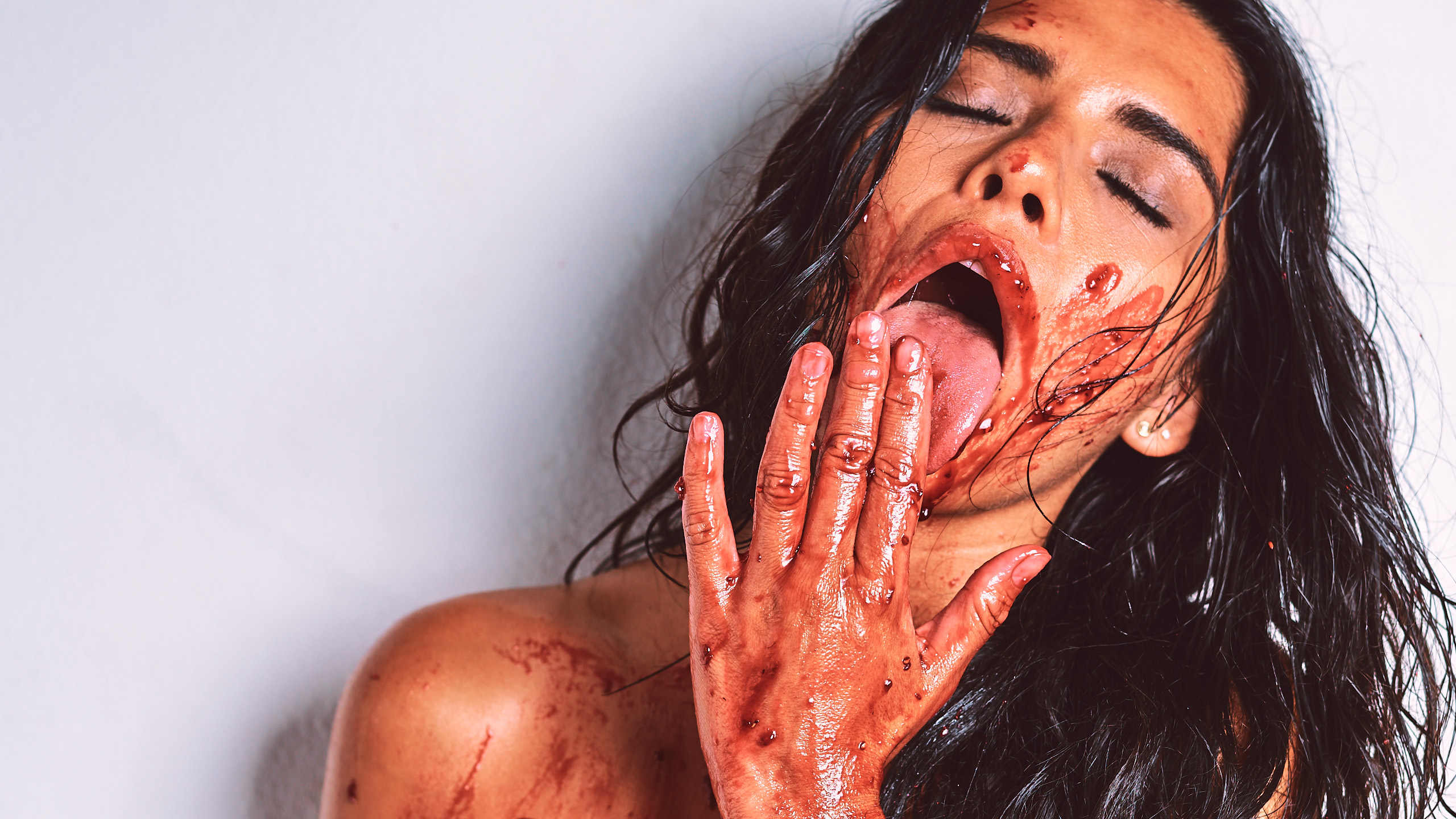 Sofia Body Jam luring eyes sensual presence lustful tongue lips photographer Cinaed Dane